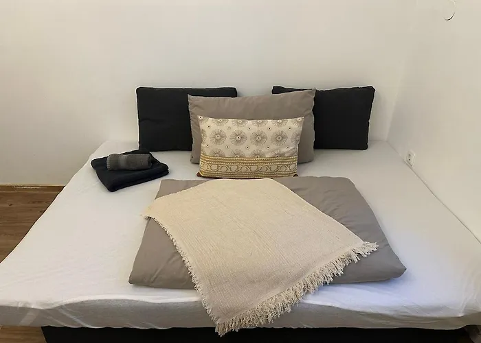 Ideal For 7 With Kitchen Near Danube Apartament