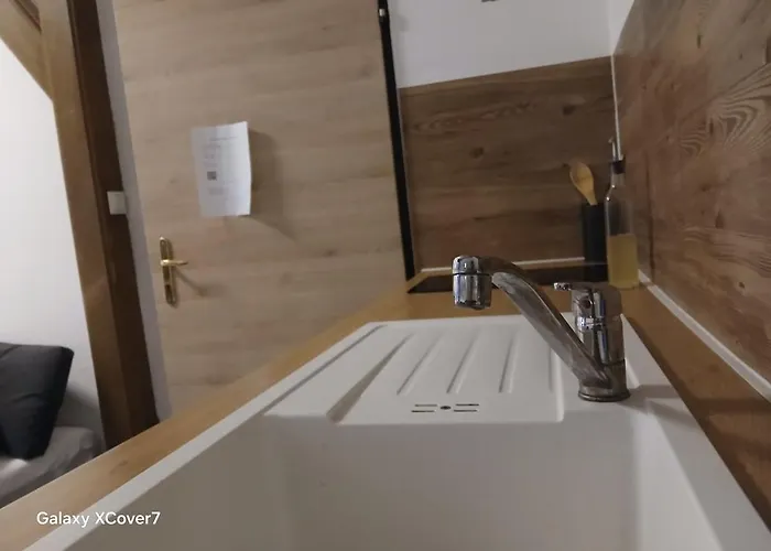 Apartment Ideal For 7 With Kitchen Near Danube